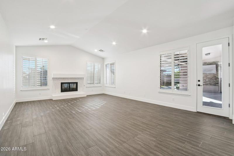 8-web-or-mls-W Firebird Dr-S1001-008