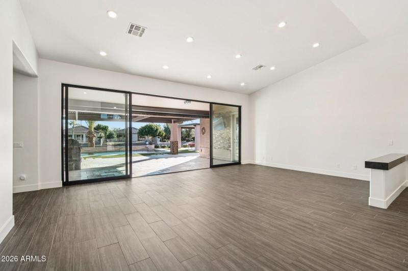 16-web-or-mls-W Firebird Dr-S1001-016