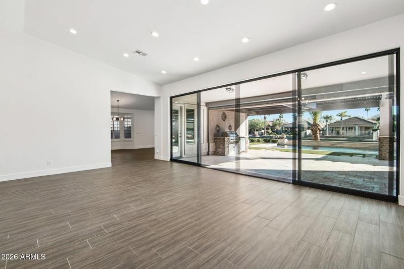 19-web-or-mls-W Firebird Dr-S1001-019