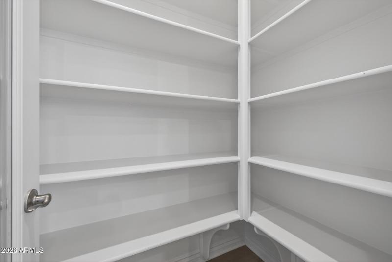 33)PANTRY