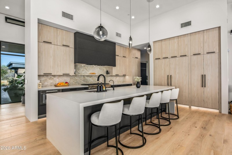 013_Glamorous Chef's Kitchen