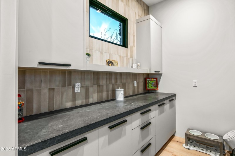 017_Spacious Walk-in Pantry