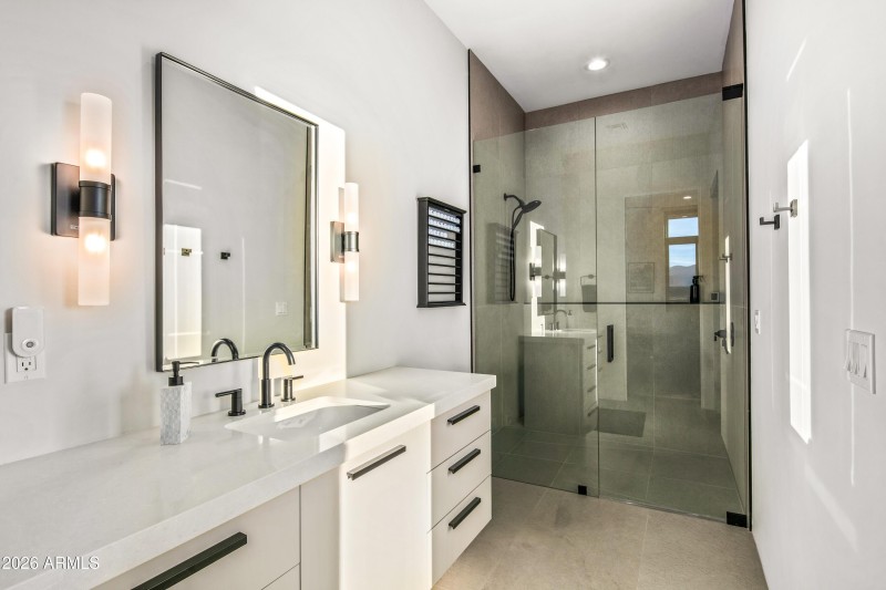 032_Guest Ensuite #2 Bath