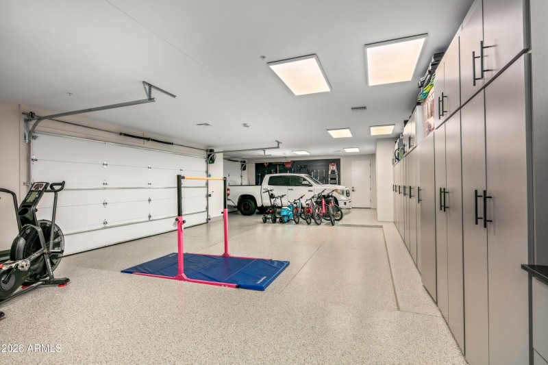 038_Air Conditioned 3 Car Garage