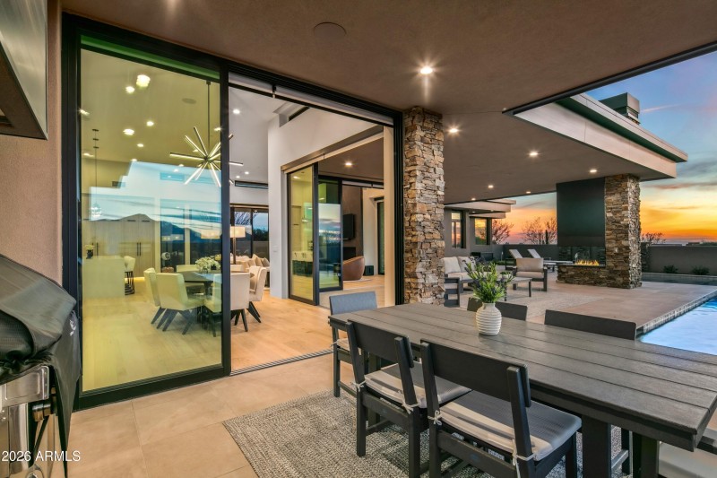 042_Alfresco Grilling and Dining