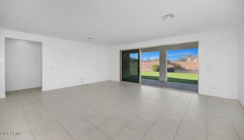 11208 S 52nd Ln-large-005-010-11208 S 52