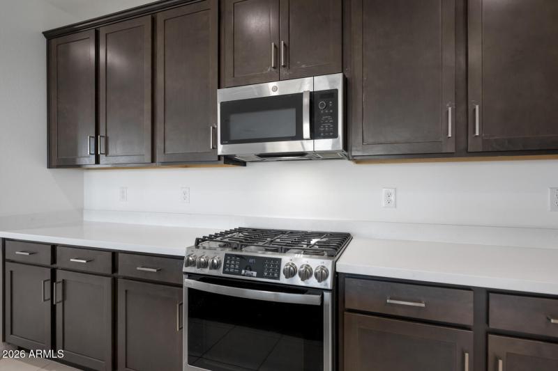 11208 S 52nd Ln-large-009-012-11208 S 52