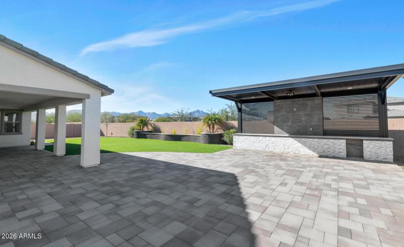 11208 S 52nd Ln-large-022-026-11208 S 52