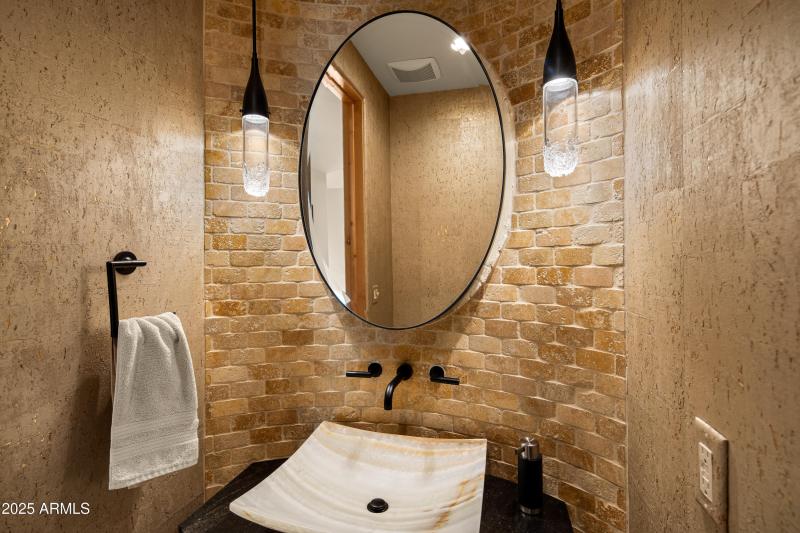 LUXURIOUS POWDER ROOM
