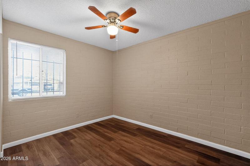 19_4127_N_74th_Ave_Phoenix_AZ_85033-Livi