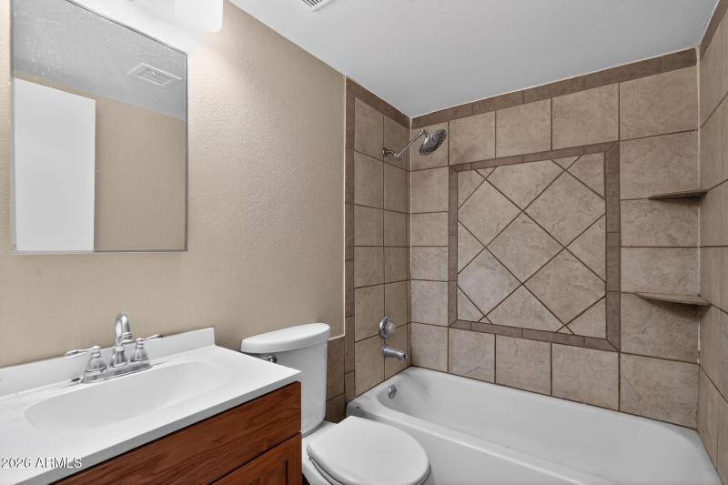 28_4127_N_74th_Ave_Phoenix_AZ_85033-Bath
