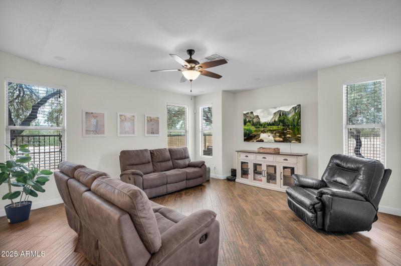 9-web-or-mls-21718 E Cherry Wood Dr-9