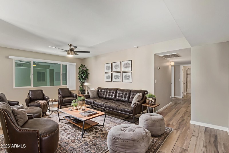 04-48th - Living Room - Industrial - 7