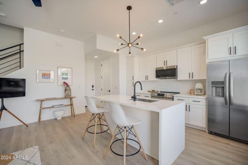 5-web-or-mls-W Coolidge St -005