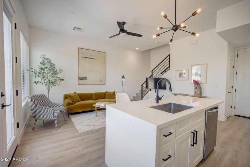 9-web-or-mls-W Coolidge St -009