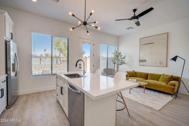 8-web-or-mls-W Coolidge St -008