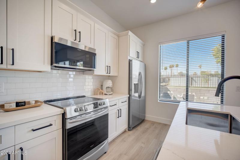 7-web-or-mls-W Coolidge St -007