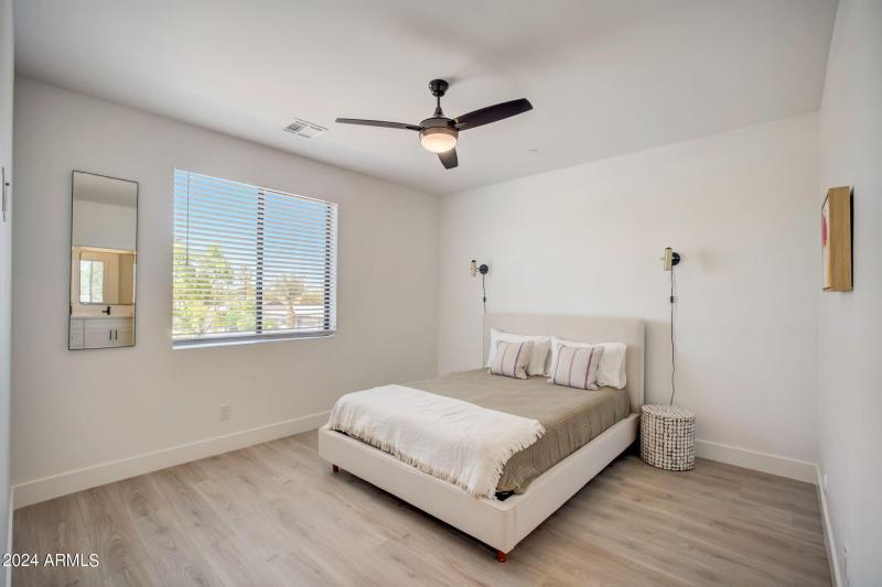 21-web-or-mls-W Coolidge St -021