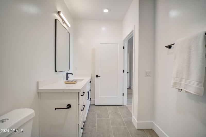 24-web-or-mls-W Coolidge St -024