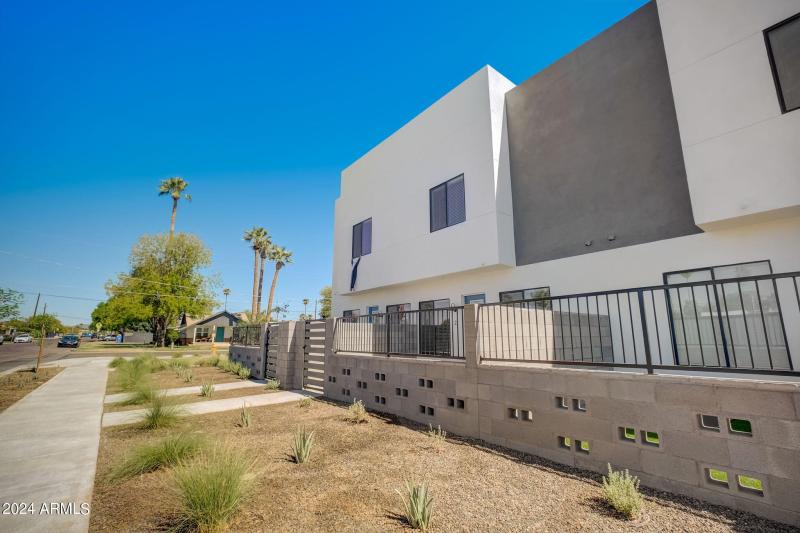 2-web-or-mls-W Coolidge St -002