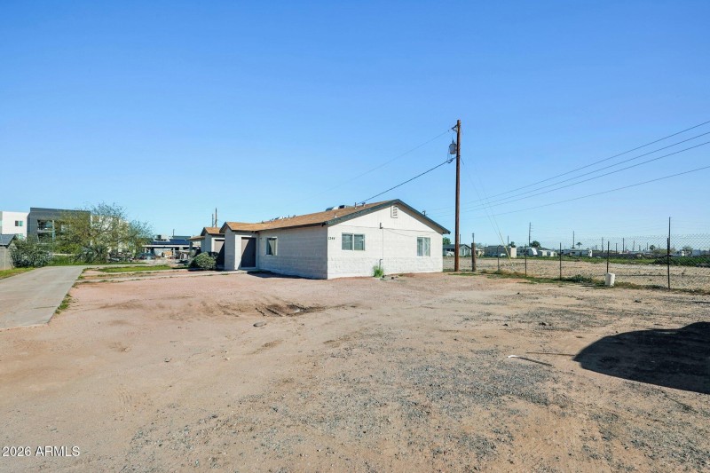 6-web-or-mls-E Pueblo Ave-S1201-006