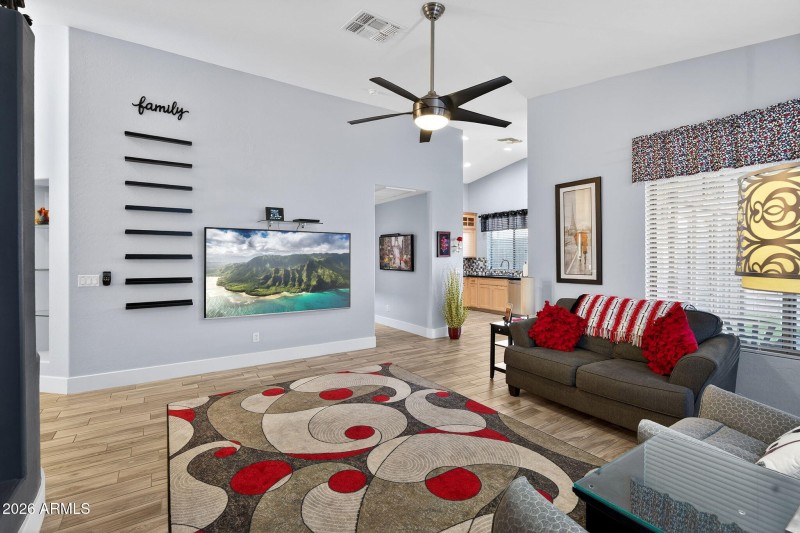 5-web-or-mls-40-E Keats Ave