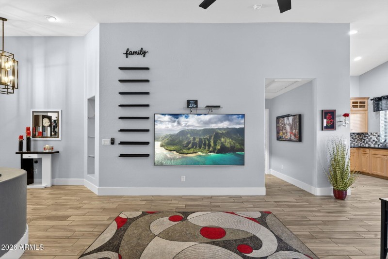 7-web-or-mls-39-E Keats Ave