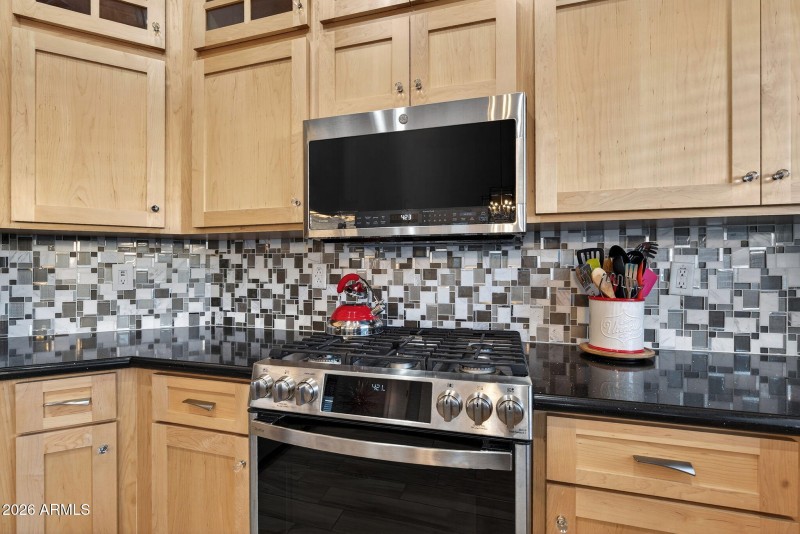 14-web-or-mls-38-E Keats Ave