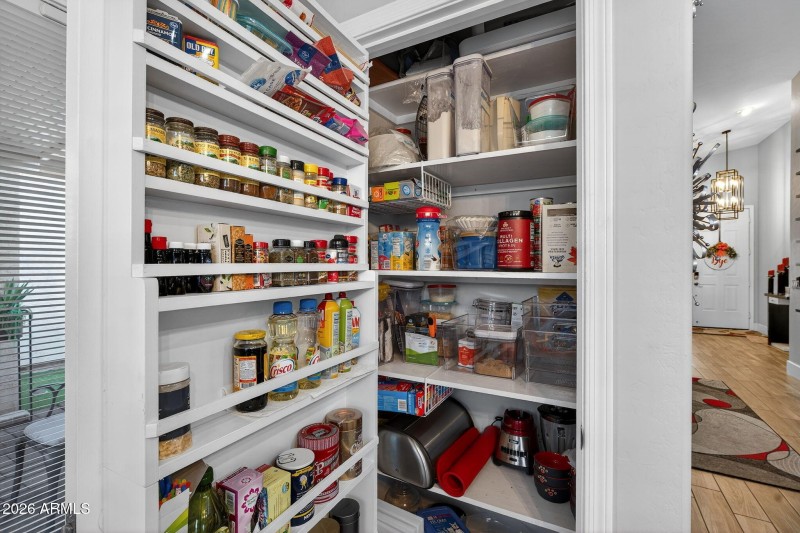 15-web-or-mls-42-E Keats Ave