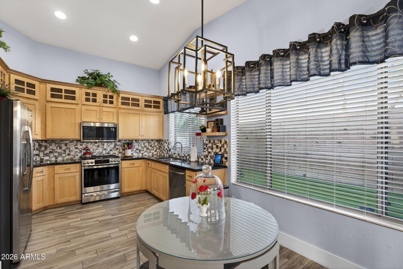 17-web-or-mls-09-E Keats Ave