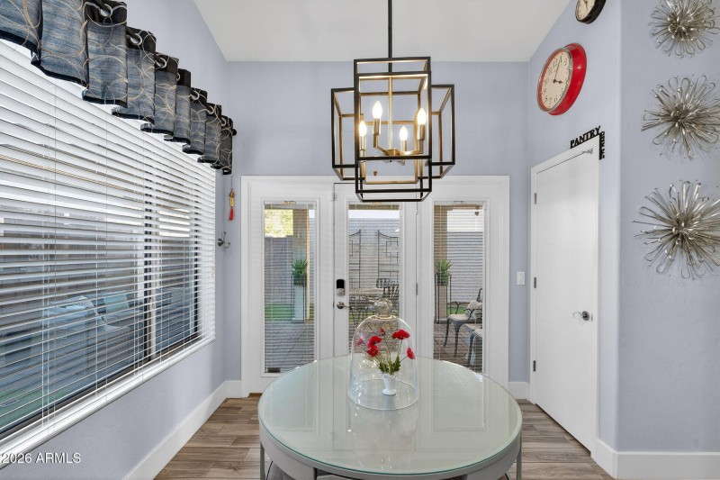 19-web-or-mls-08-E Keats Ave