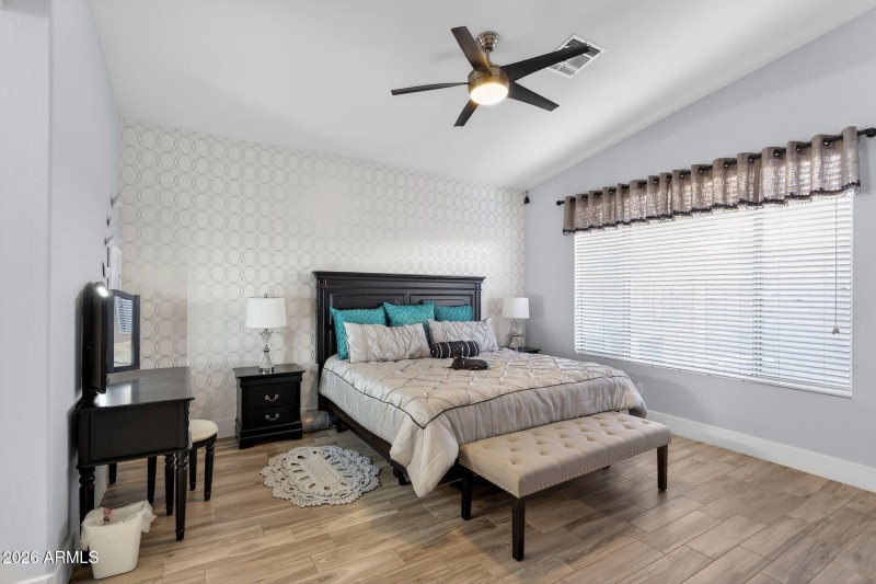 20-web-or-mls-29-E Keats Ave