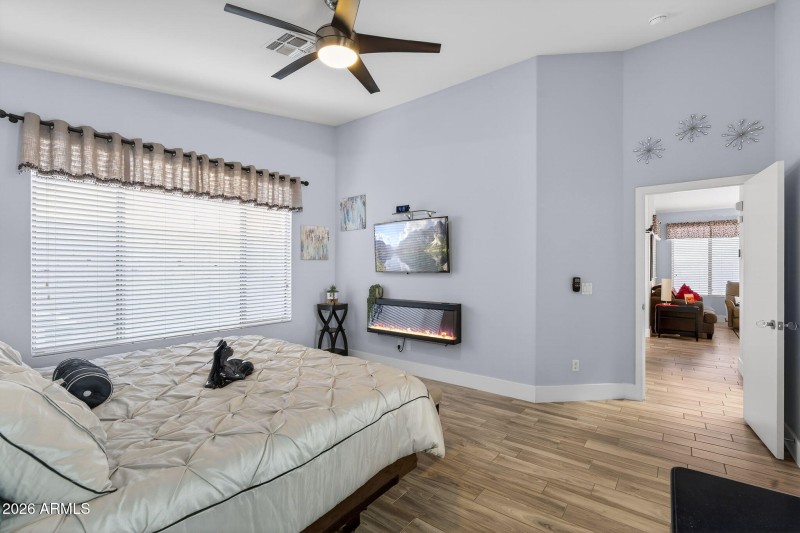 22-web-or-mls-32-E Keats Ave