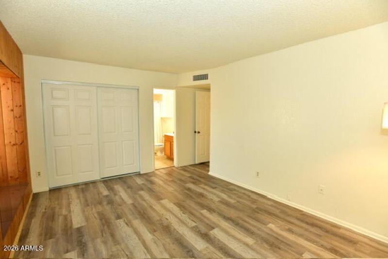 1943 E South Mountain Ave 33