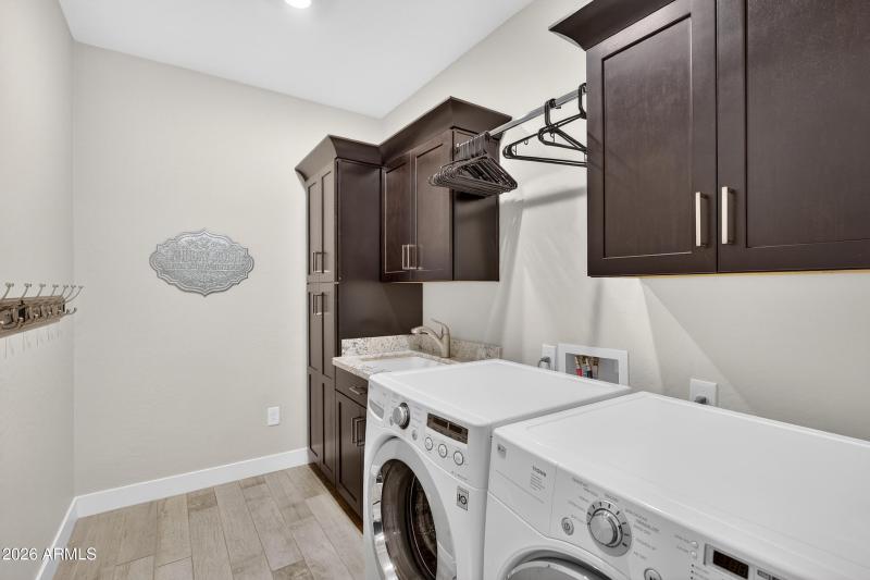 Laundry Room- Washer/Dryer do stay!