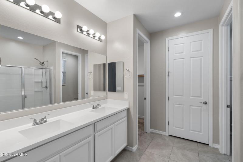 27-web-or-mls-1642 W Hopi Dr-25