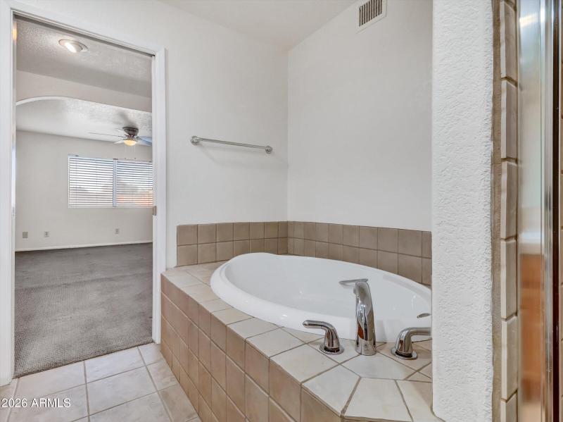 19-1705 E Grandview Road-19