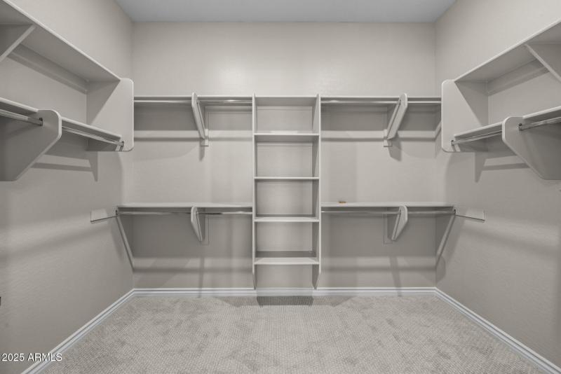 30)MASTER CLOSET