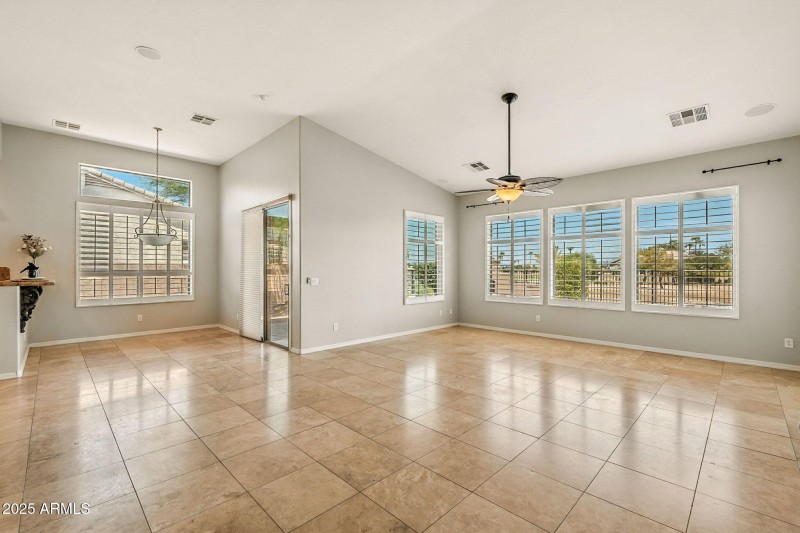 21-web-or-mls-Parkcrest-21