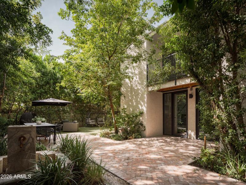 JR36 RPrice Bridgewood Beadle - 0824 WEB