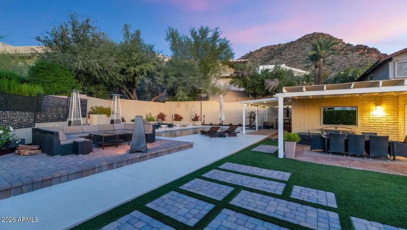 2260 E Palmaire Ave-large-048-043-TOD433