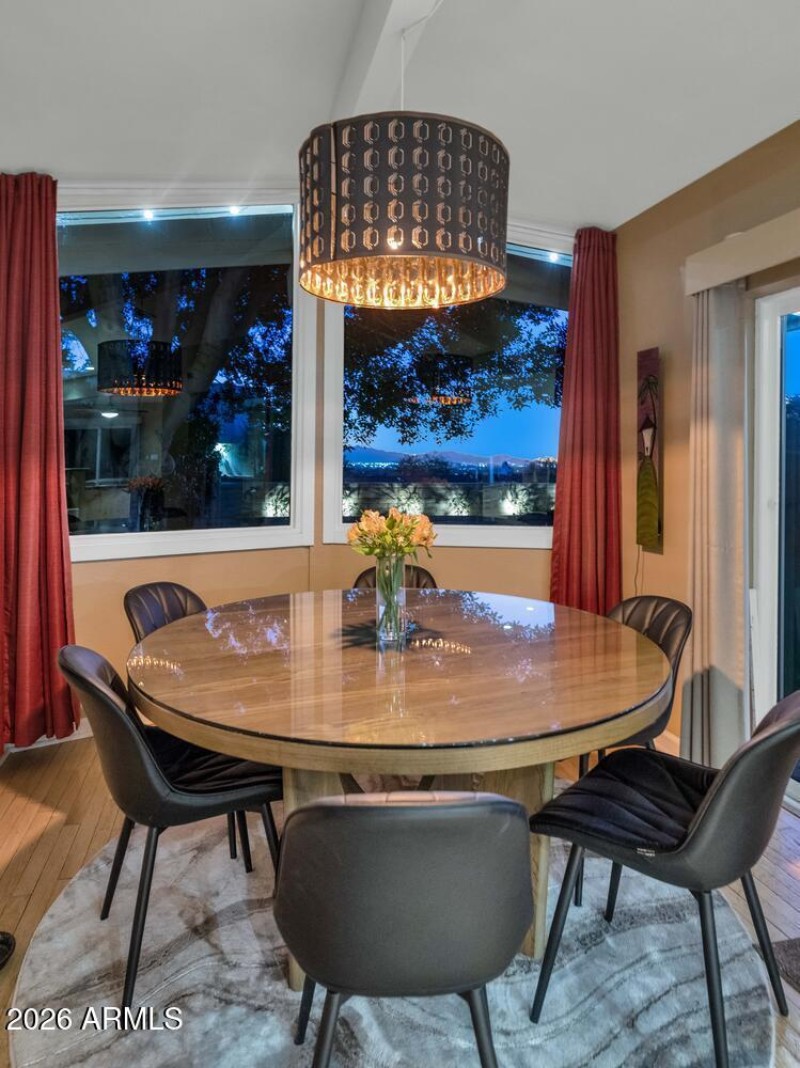 2260 E Palmaire Ave-large-060-039-TOD435