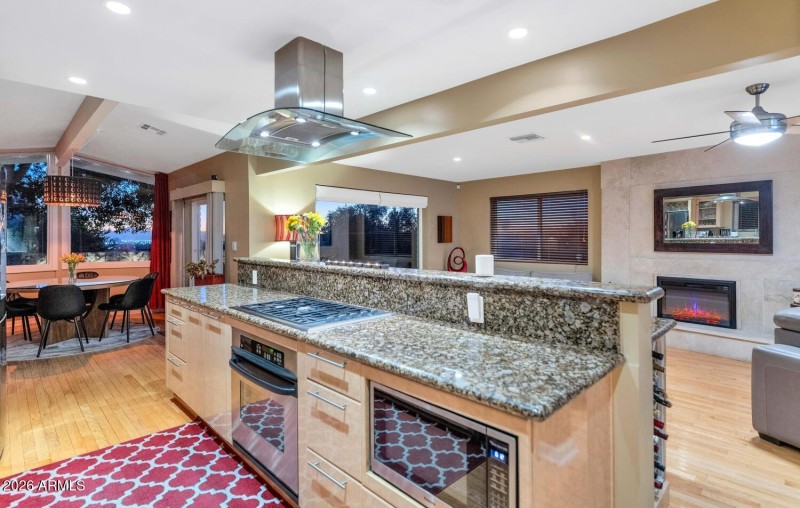 2260 E Palmaire Ave-large-062-040-TOD435