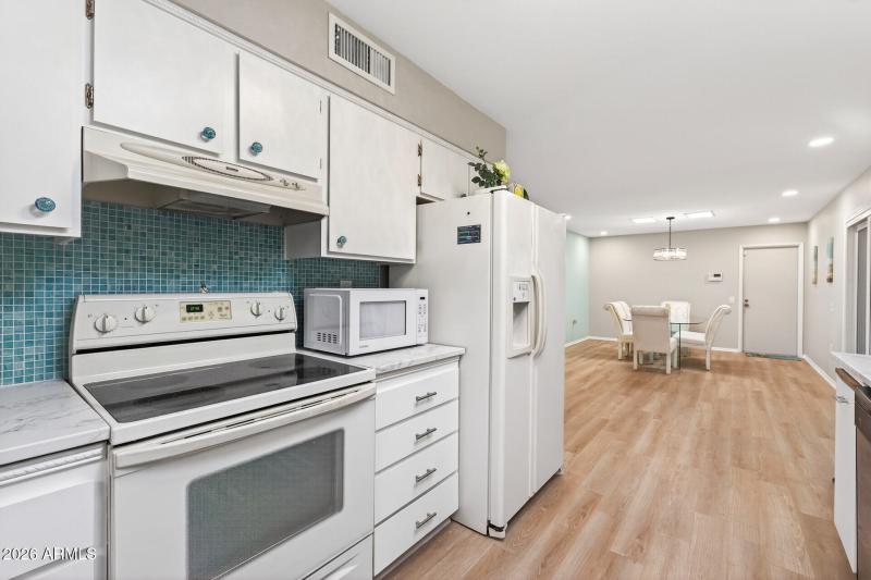 16_9240_W_Hidden_Valley_Lane16_mls