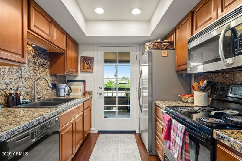 008_Kitchen to Covered Patio