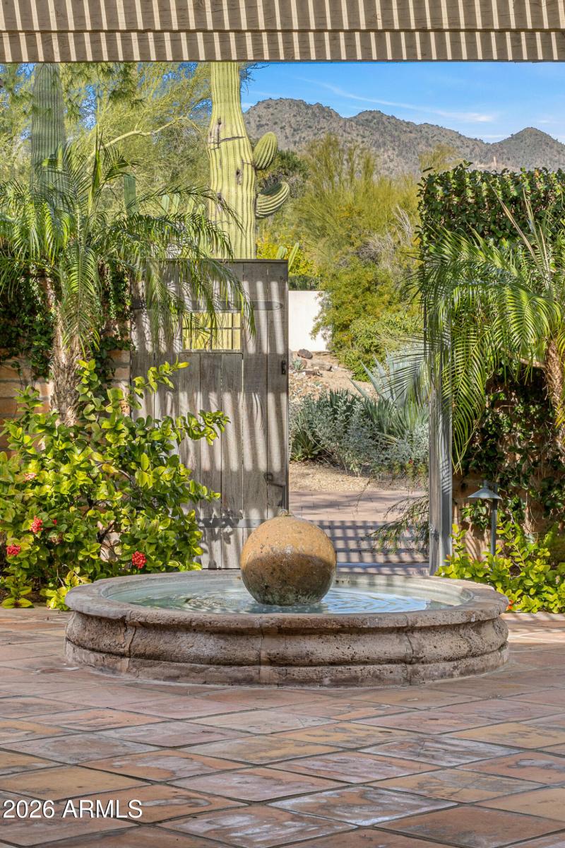 04front courtyard mountain views