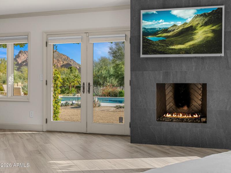 21primary bedroom Camelback Mountain vie