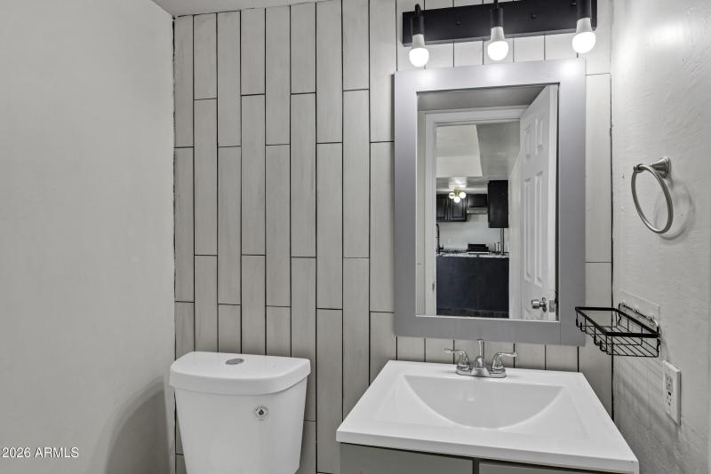 5220 W Lynwood St-12