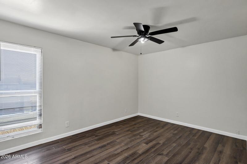 5220 W Lynwood St-15