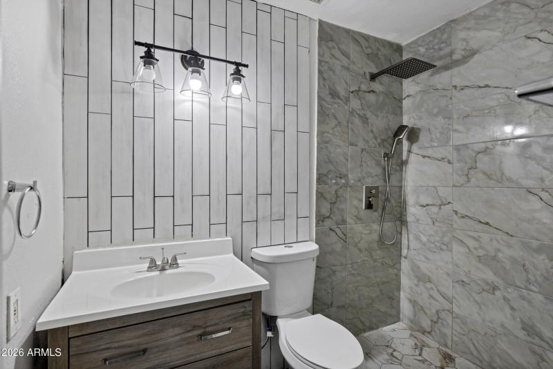 5220 W Lynwood St-18